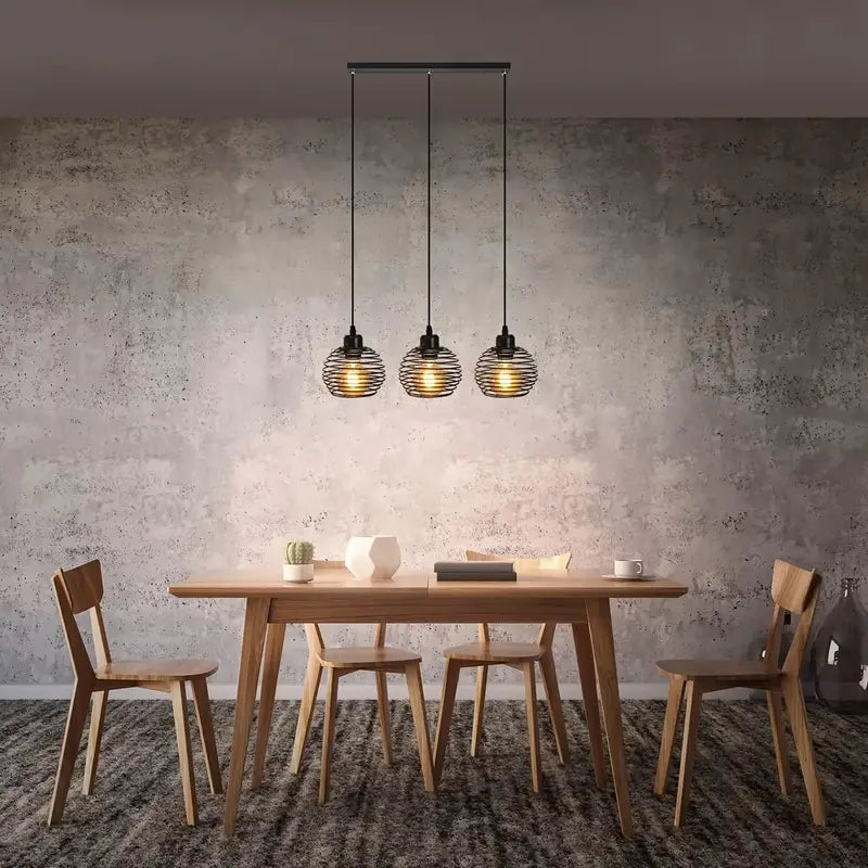 Trojitá závesná lampa v industriálnom štýle