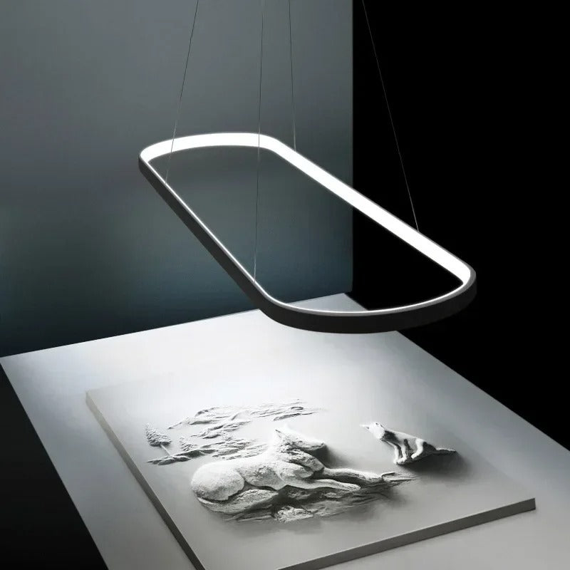 Moderná oválna lampa