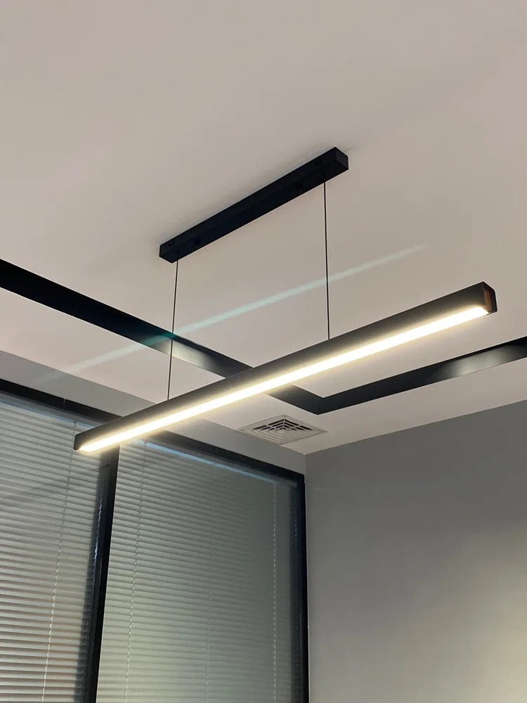 Dlhá moderná jedálenská lampa