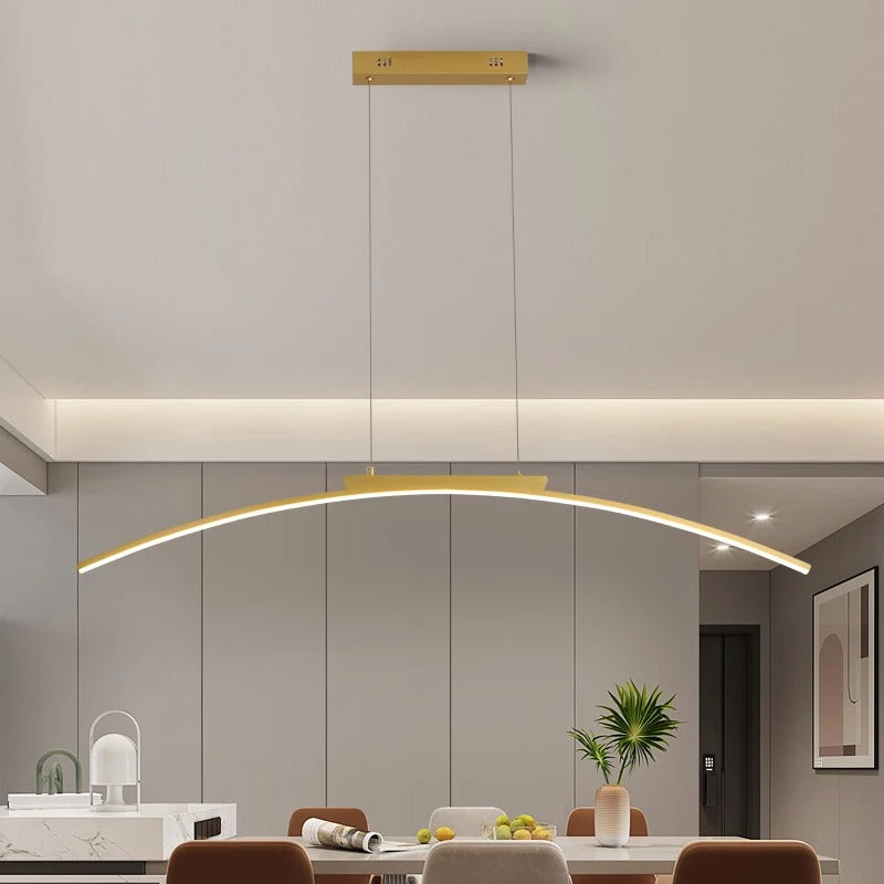 Moderná lampa v tvare poloblúku