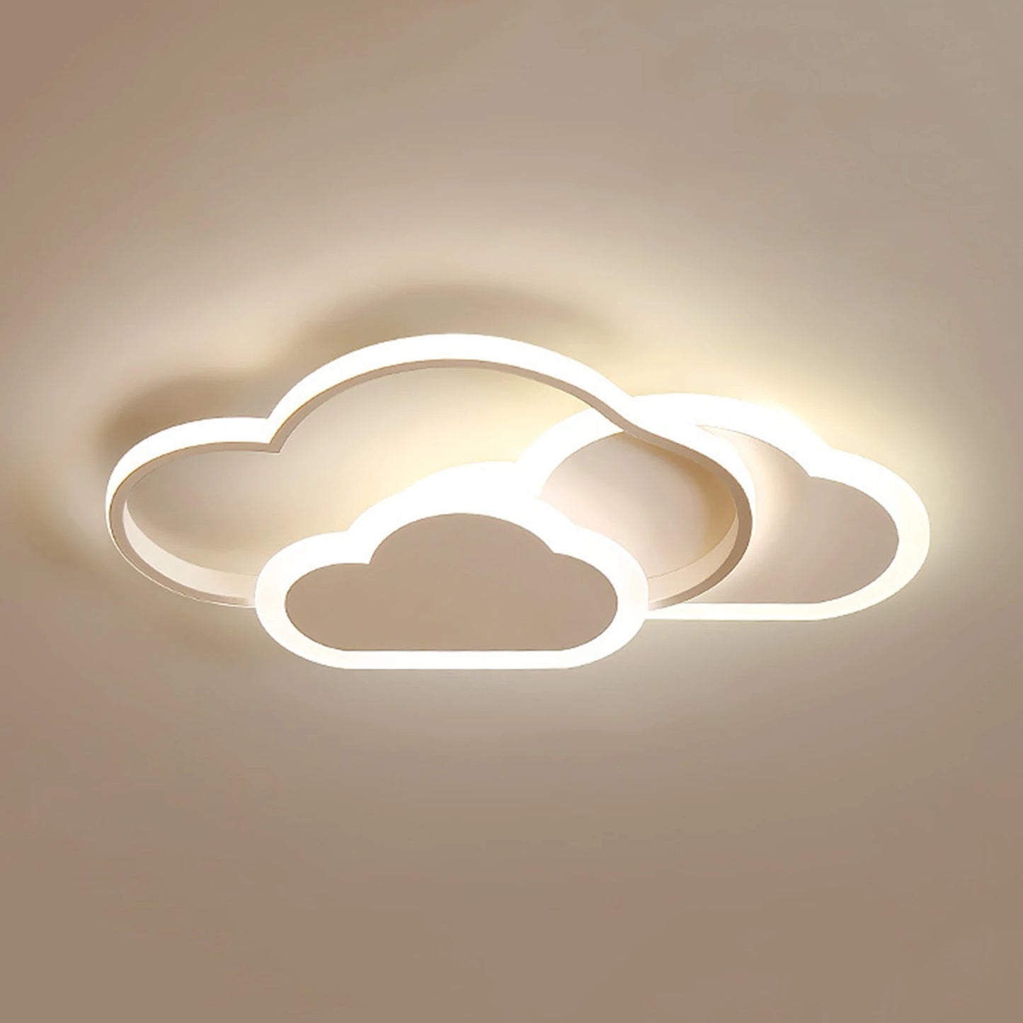 Elegantná lampa v tvare oblaku