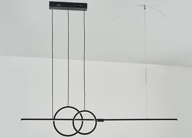 Elegantná vodorovná lampa s kruhmi