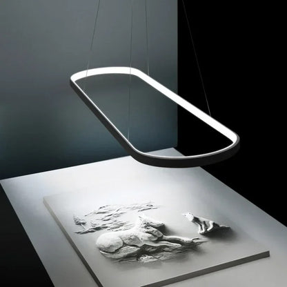 Moderná oválna lampa